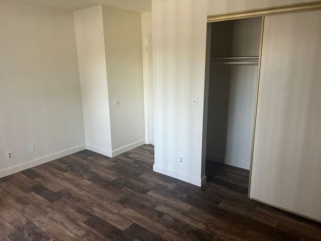 Building Photo - 2BED & 2BATH