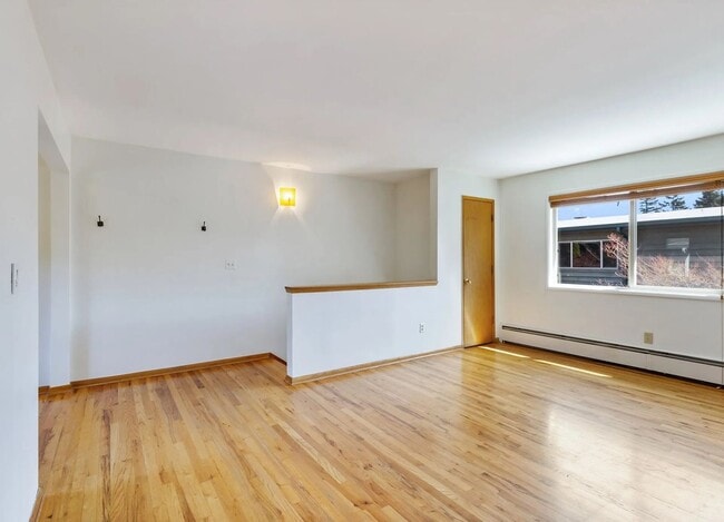 Primary Photo - Amazing West Hills Condo! W/S/G + Heat inc...