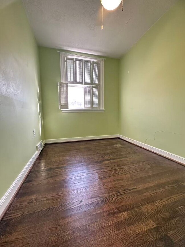 Building Photo - 3 bedroom 2 bath house in South Philly ava...