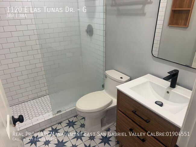 Building Photo - 1120 E Las Tunas Dr