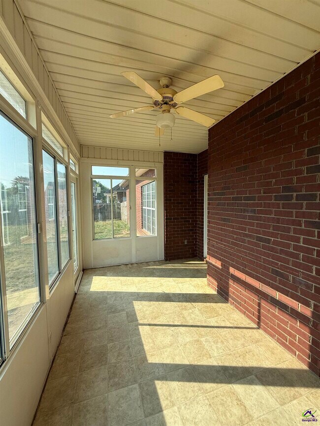 Building Photo - 136 Roseine Dr