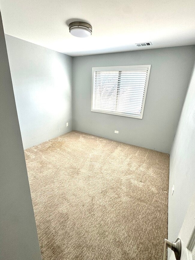 Building Photo - 4 Oak Creek Dr