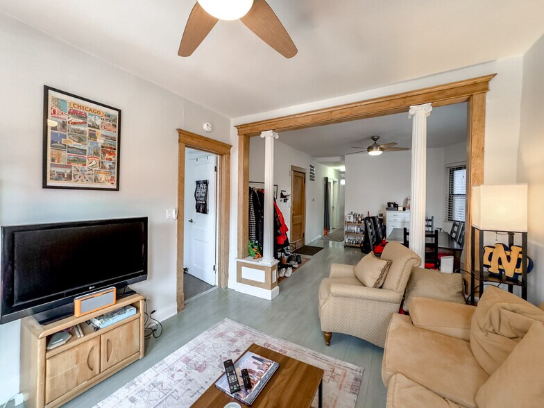 Building Photo - 3245 N Lakewood Ave