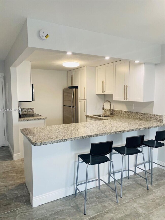 Building Photo - 5201 Geneva Ct