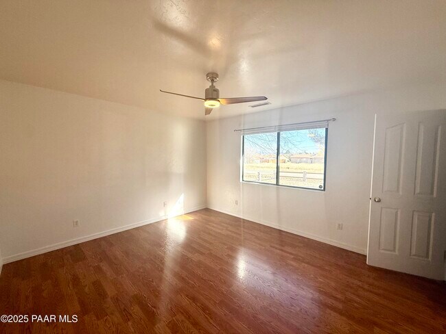 Building Photo - 3084 N Constance Dr