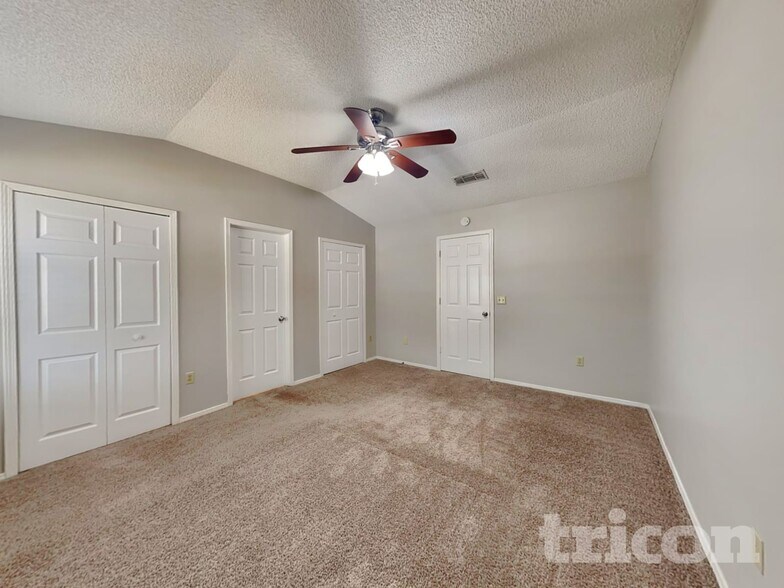 Building Photo - 635 Charles Pinckney St