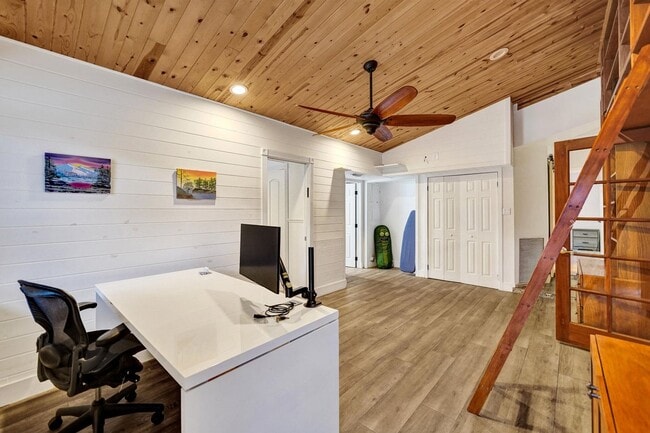 Building Photo - 5612 Harding St