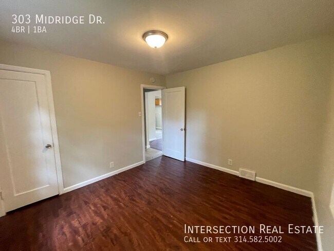 Building Photo - 303 Midridge Dr