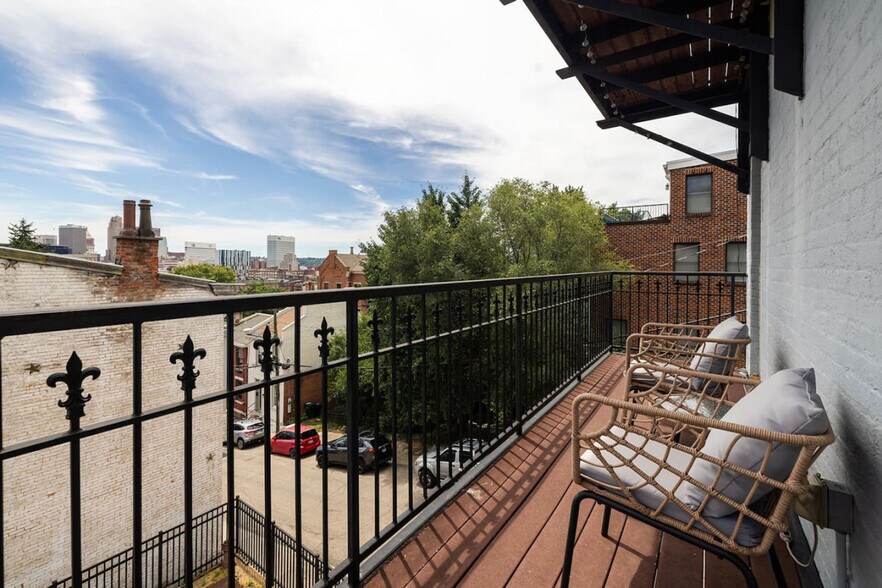 Building Photo - 1354 Broadway-SI ID1056136P