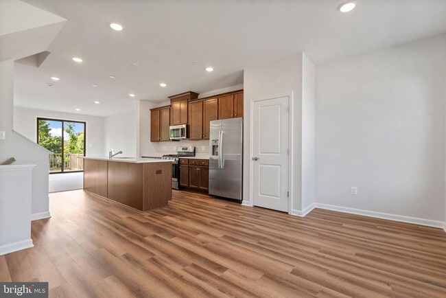 Building Photo - 6947 Gladebrook Rd