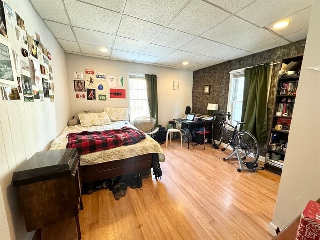 Building Photo - 105 Buttonwood St