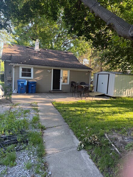 Building Photo - 6400 Elmwood Dr