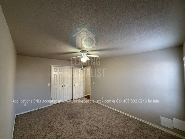 Building Photo - West Norman 3 Bed 2 Bath Garden home!