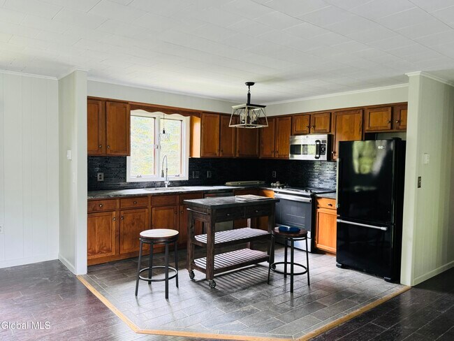Building Photo - 5 Hemlock Cir