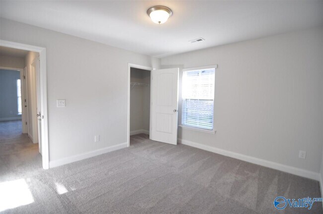 Building Photo - 2464 Bell Manor Dr SW