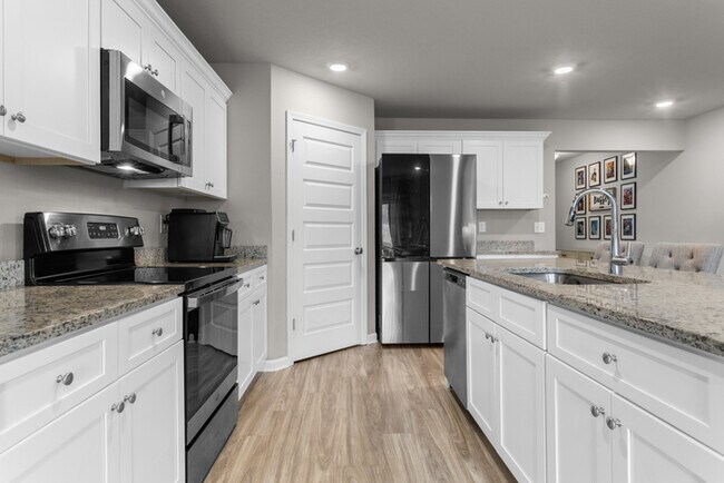 Building Photo - 8588 Palmetto Dr