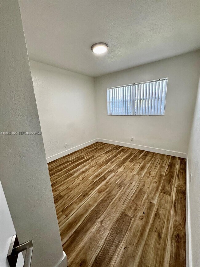 Building Photo - 609 NW 2nd Ave