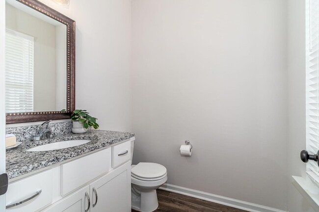 Building Photo - 4831 Fairmont Dr