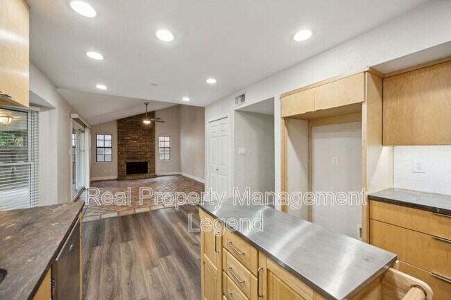 Building Photo - 2701 Harmon Dr