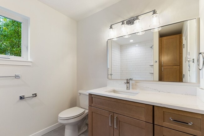 Building Photo - Halleck Townhomes Triplex