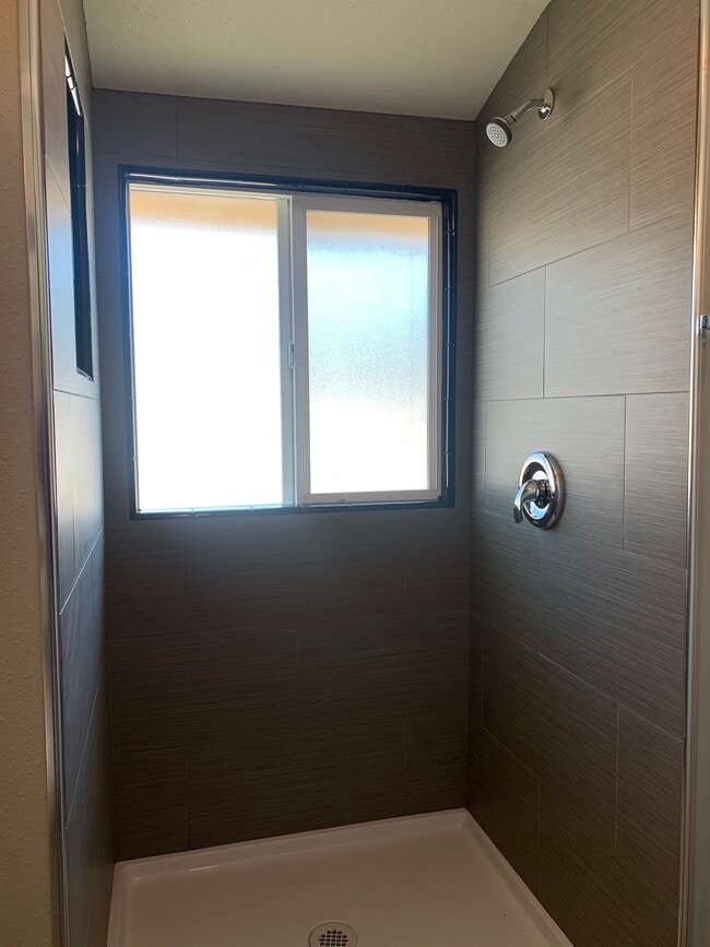 Building Photo - 1823 Stanley Ave