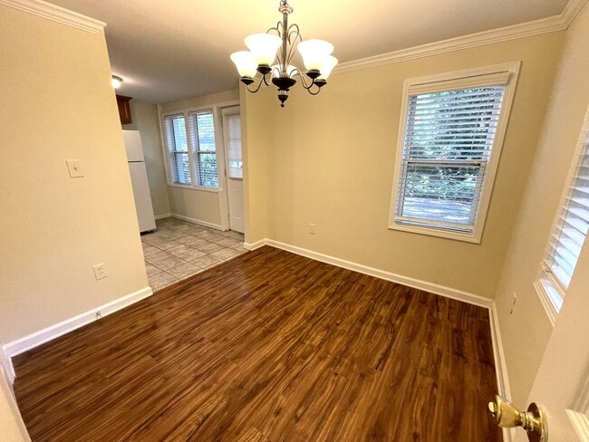 Building Photo - NormalTown 2br House - Fall 2026 Prelease