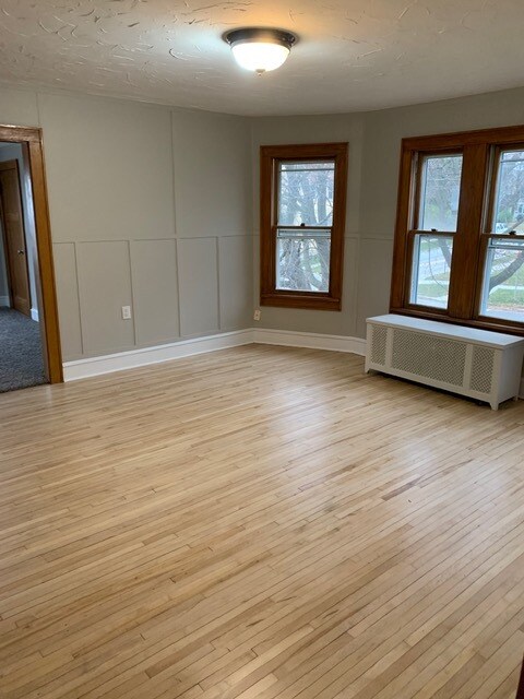 Dining - 106 N 7th Ave