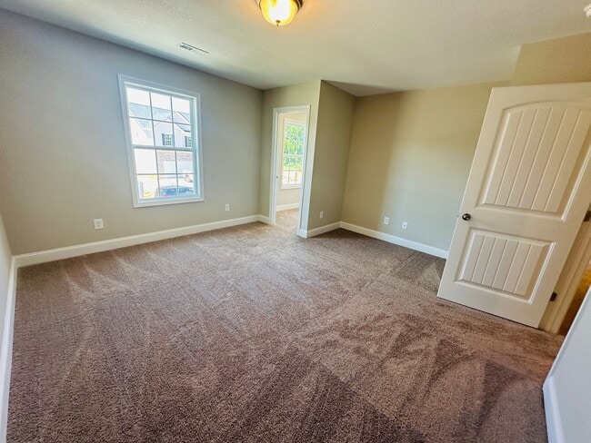 Building Photo - Beautiful Like-New 3 bed/2.5 bath w/ 2-car garage & fenced in backyard available June 24th!