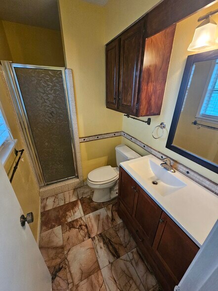 Master Bedroom Bathroom with shower - 618 Land O Lakes Dr
