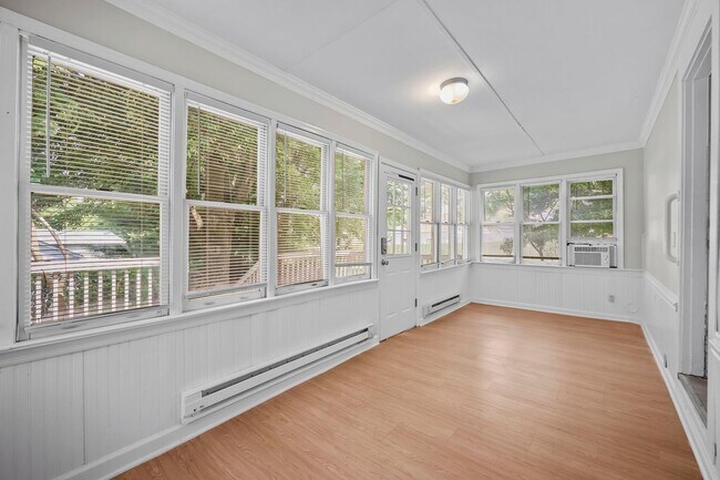 Building Photo - 4 Thurston Ave