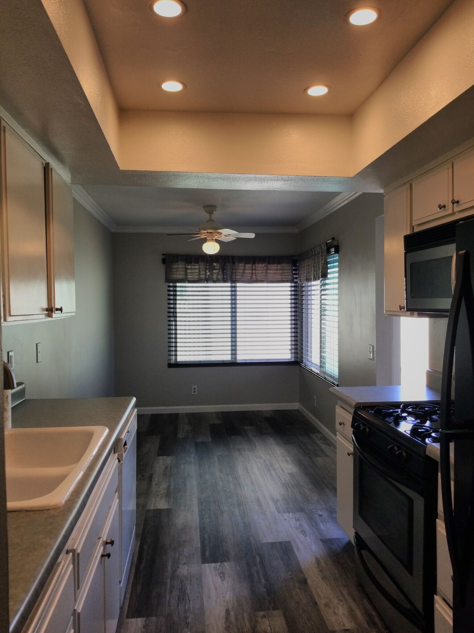 Recessed lighting in kitchen. - 18681 Maplewood Cir