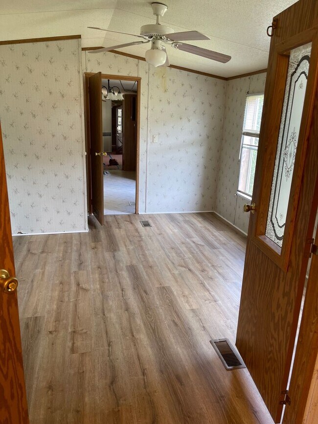 Building Photo - 3 bedroom home Fayetville PA!