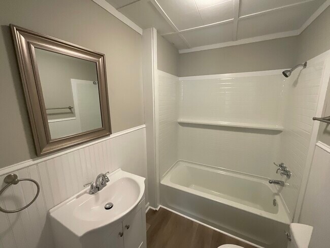 Building Photo - NOW OFFERING HALF OFF FIRST FULL MONTH IF ...