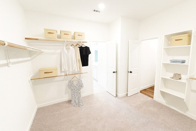 Building Photo - 2426 Peach Oak Xing