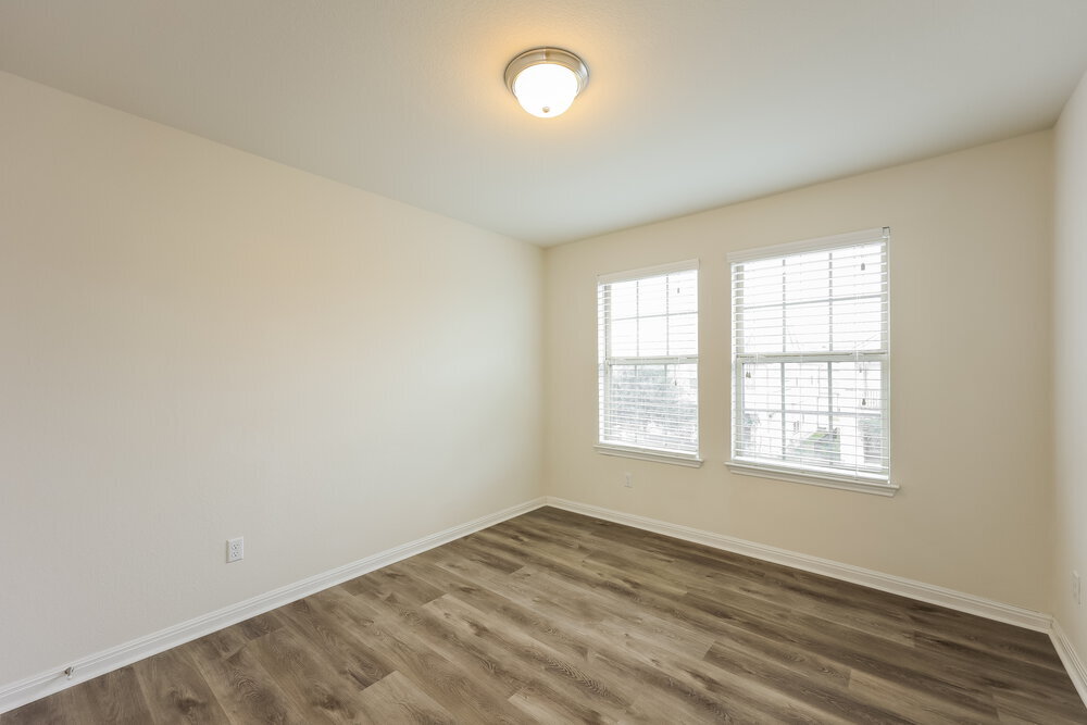 Building Photo - 200 Diamond Point Dr