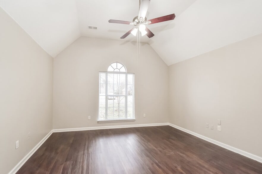 Building Photo - 1865 Winners Cir N