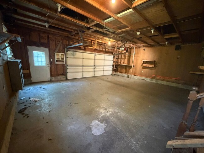 Building Photo - 4BR Colonial with Garage and Large Lot