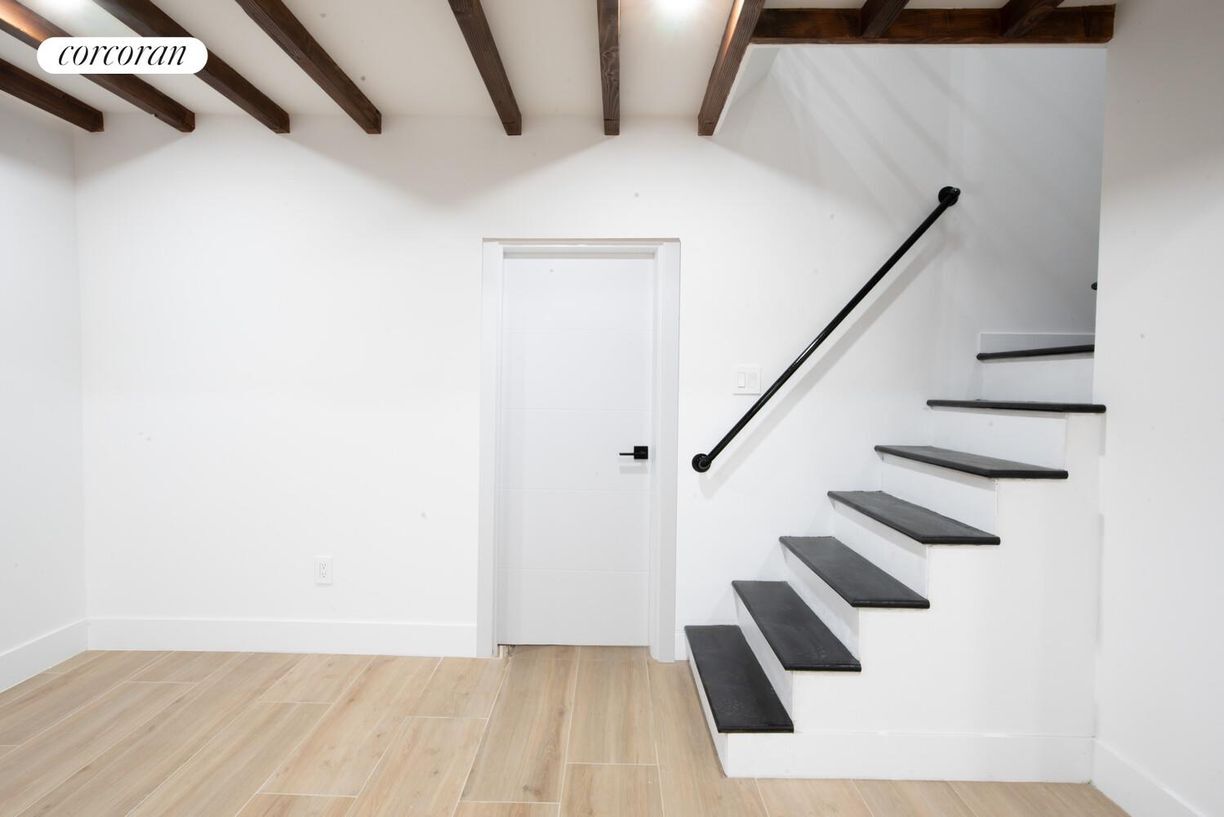 Building Photo - 183 Green St