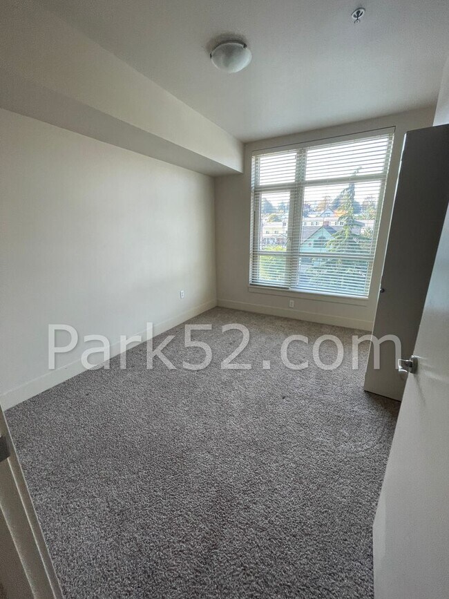 Building Photo - 1 Bedroom Condo in Downtown Tacoma
