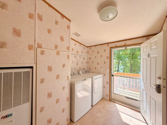 Building Photo - The Home You’ve Been Searching For!