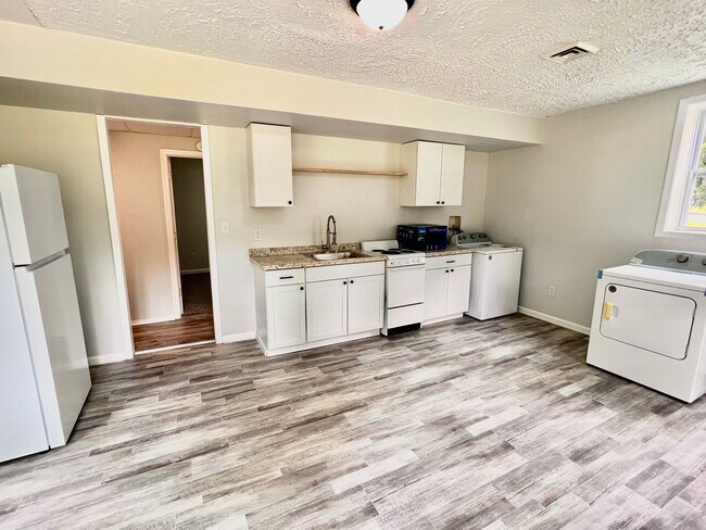 Building Photo - King St.