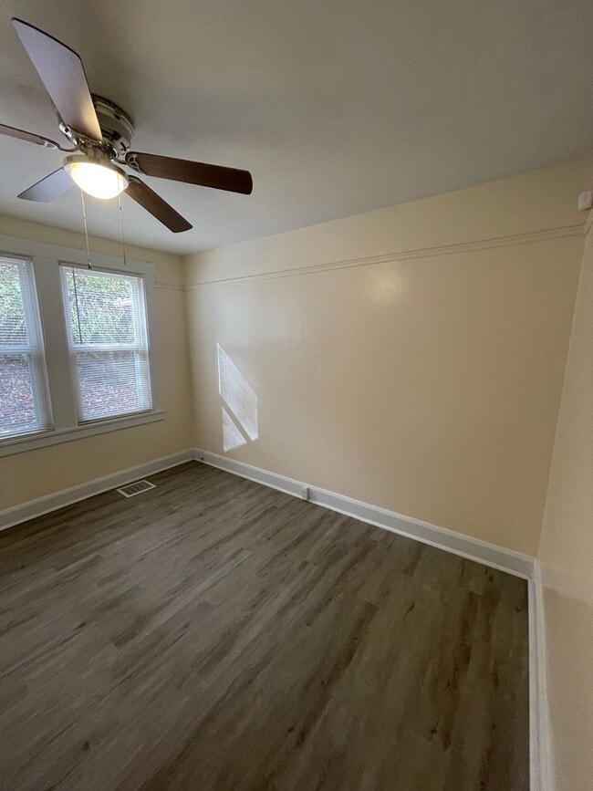 Building Photo - 825 N 6th St