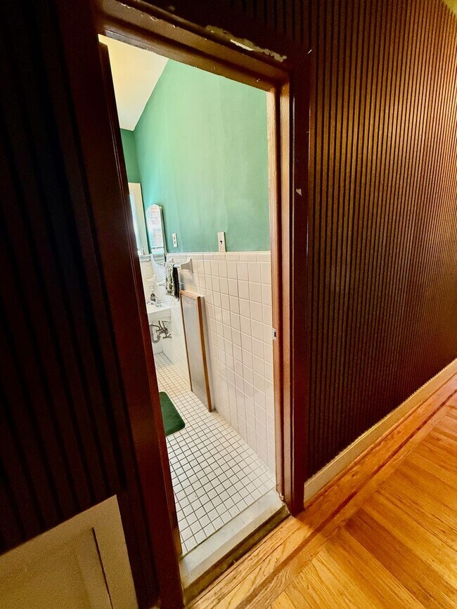 Building Photo - SPACIOUS & MODERN 3 BED/2.5 BA HOUSE w/ AC-Inlaid HARDWOOD Flooring-WASHER/DRYER & Rear PATIO in ...