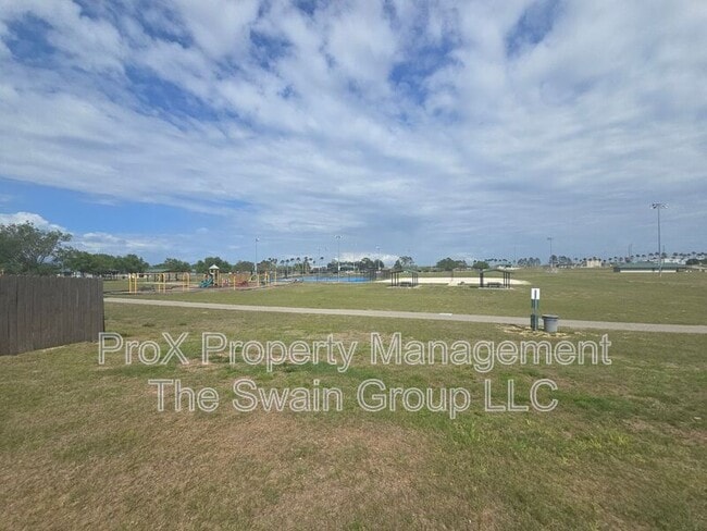 Building Photo - 1428 Bluff Loop