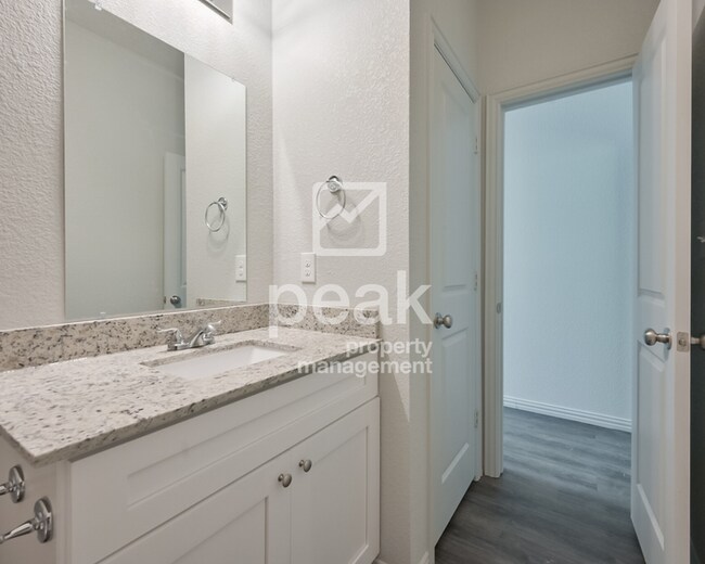 Building Photo - $1500! BEAUTIFUL 2 Bedroom Free application through 8/10! See information in description!
