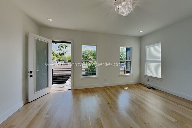 Building Photo - 805 S Glasgow Dr
