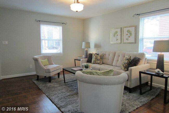 Building Photo - 906 S Highland St