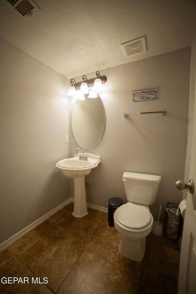 Building Photo - 13260 Emerald Creek Dr