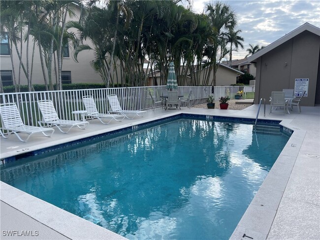 Building Photo - 15256 Riverbend Blvd