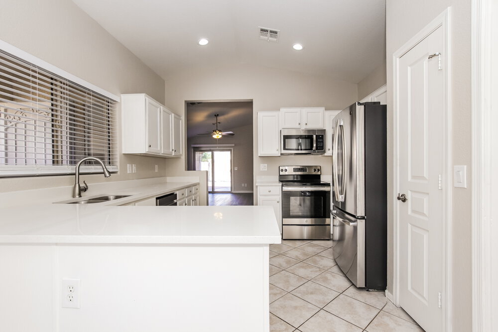 Building Photo - 3621 S 73rd Dr